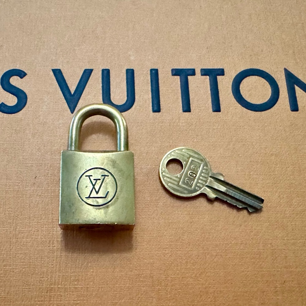 Louis Vuitton Vintage Brass Gold Lock & Key #202 - Picture 7 of 8
